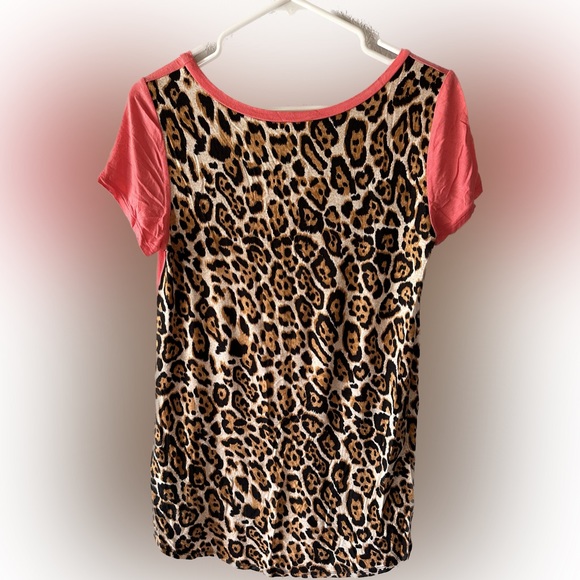 Pink and leopard short sleeve top size small - Picture 2 of 4